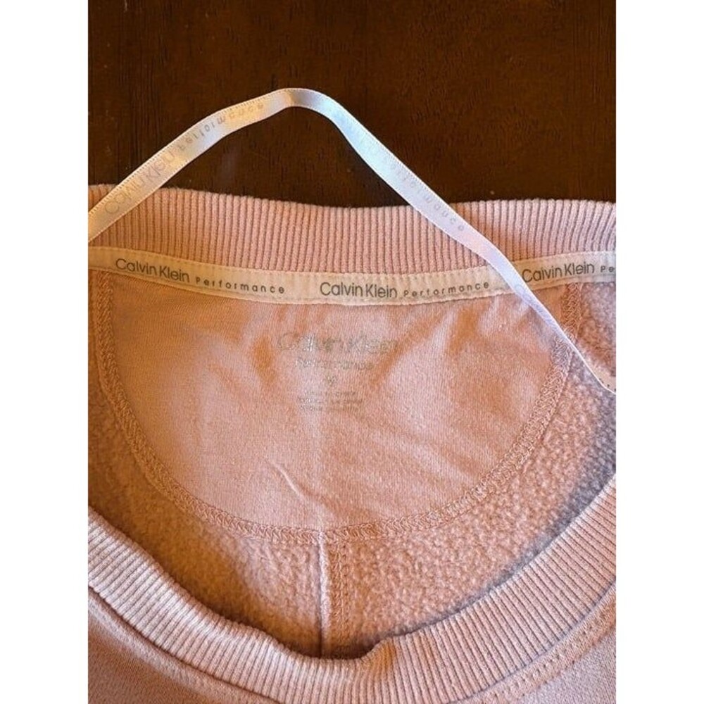 Calvin Klein women's crewneck scoop neck sweatshirt dusty pink - Picture 2 of 9